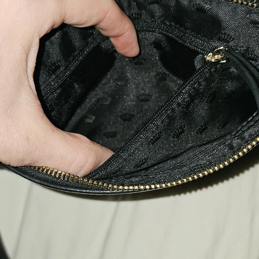 Juicy Couture Bag, Black And Gold. Dont Miss Out! Zipper Pockets And Card Slots